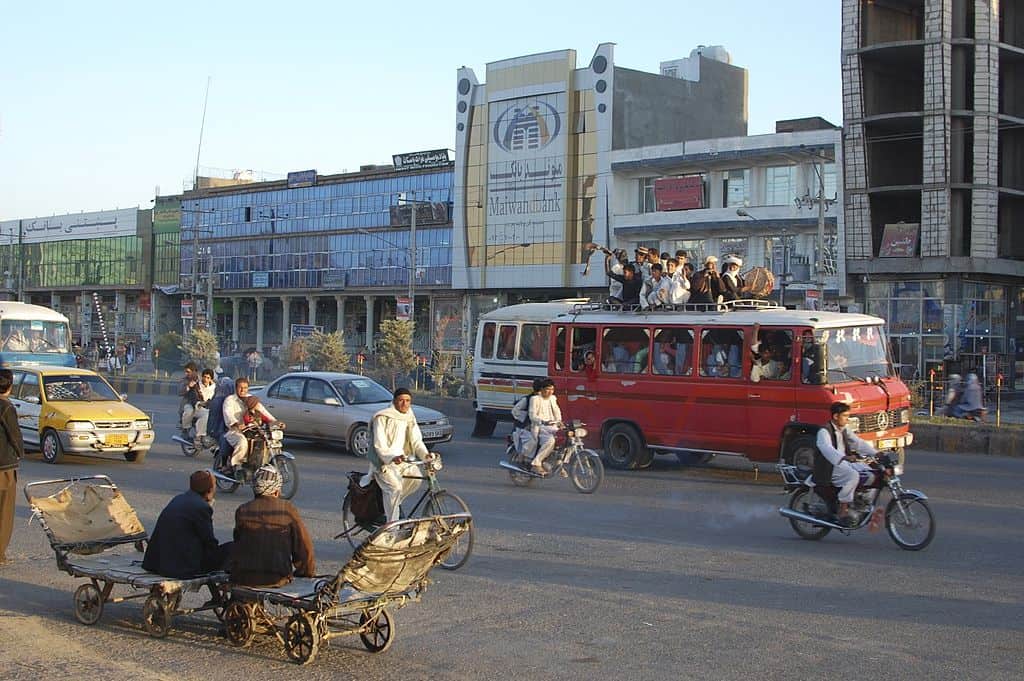 https://upload.wikimedia.org/wikipedia/commons/thumb/3/35/2009_Herat_Afghanistan_street_4072201251.jpg/1024px-2009_Herat_Afghanistan_street_4072201251.jpg