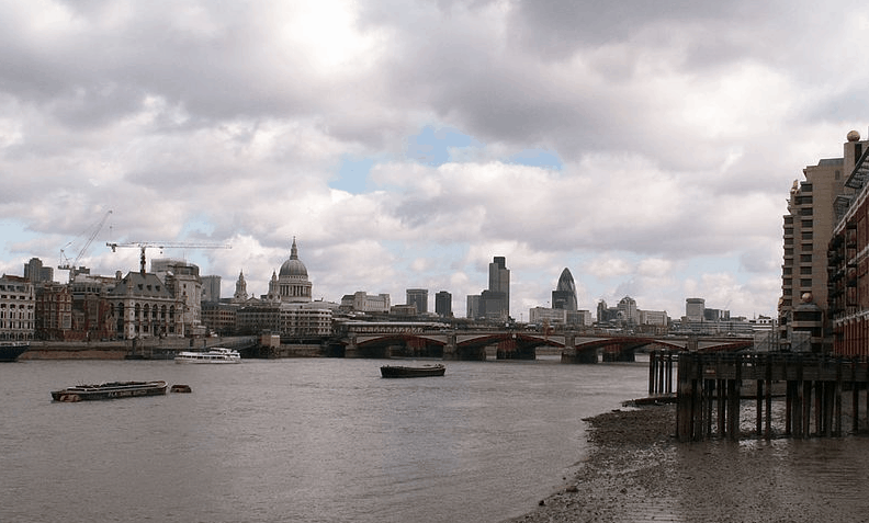 https://commons.wikimedia.org/wiki/File:London_Panorama_1_db.jpg